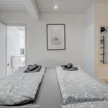 Luxury With Shared Pool Patio & Sea View Apartman