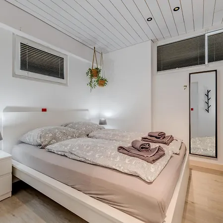 Luxury With Shared Pool Patio & Sea View Apartman Omiš