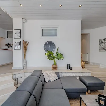 Luxury With Shared Pool Patio & Sea View * Omiš