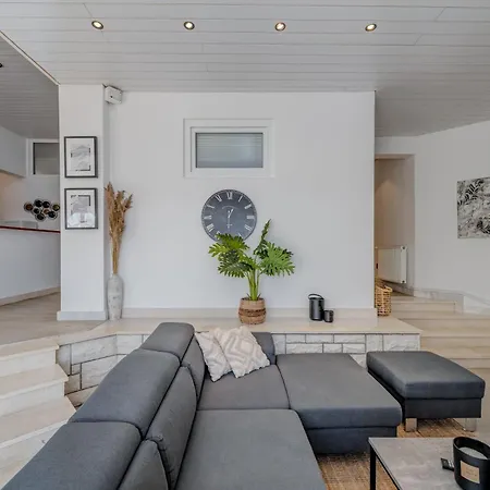 Luxury With Pool Large Patio & Sea View * Omis