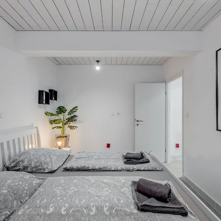 Luxury With Shared Pool Patio & Sea View Apartman Omiš