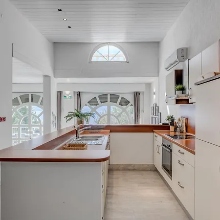 Luxury With Shared Pool Patio & Sea View Omiš