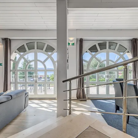 Luxury With Shared Pool Patio & Sea View Apartman