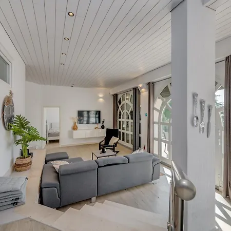 Luxury With Shared Pool Patio & Sea View Omiš