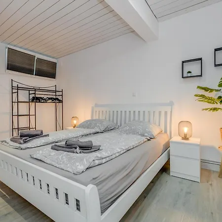 Luxury With Shared Pool Patio & Sea View Apartman *