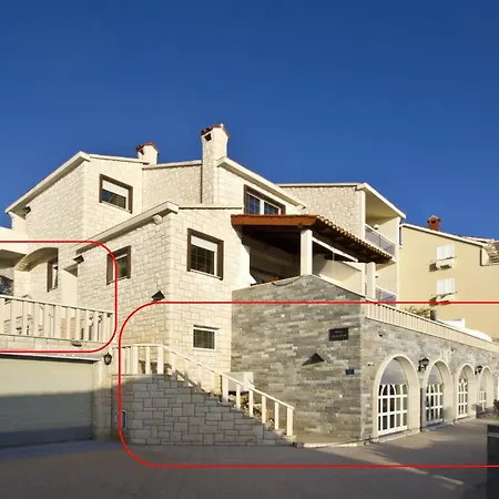 Luxury With Shared Pool Patio & Sea View *